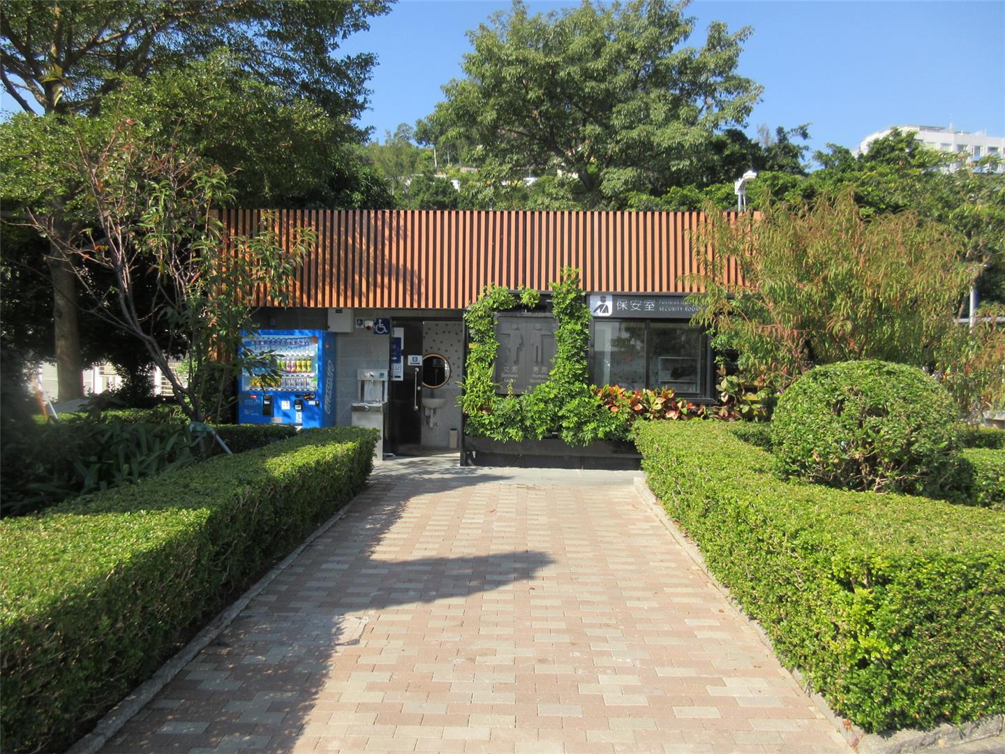 M24 Public toilet at Leisure Area at Reservoir