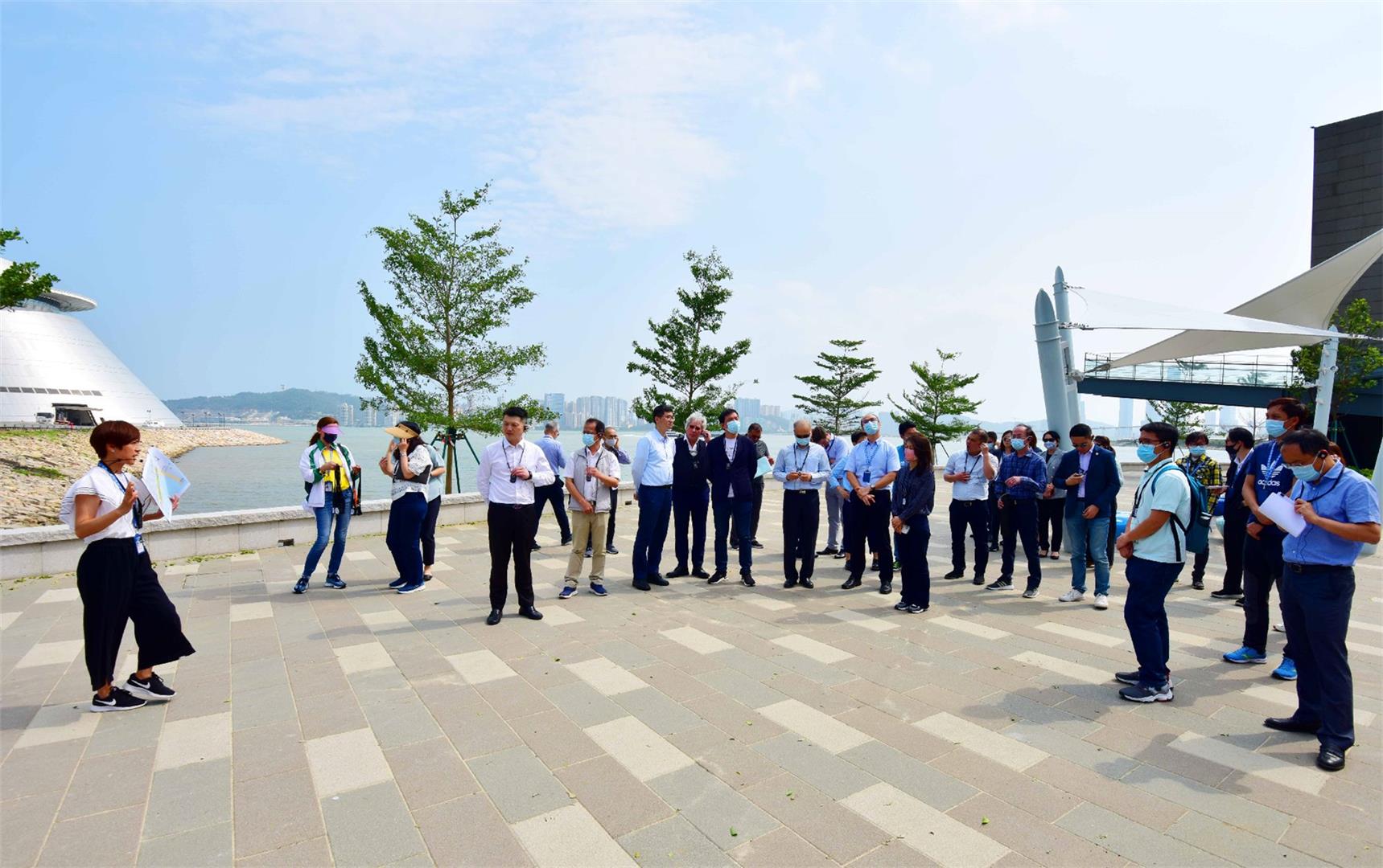 市政署 市政管理委员会及谘询委员会参观观音像海滨休憩区