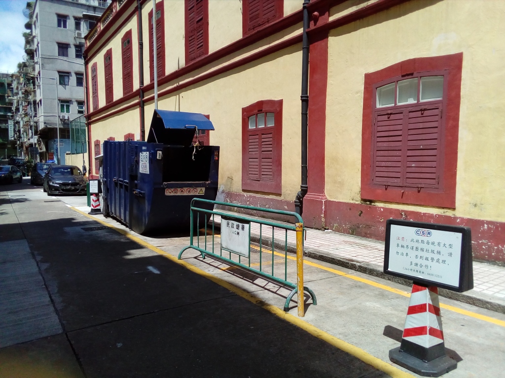 M69 Compacting trash bin at Opposite Rua do Volong  No. 36A