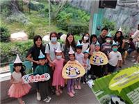 一眾親子為大熊貓開開慶祝生日